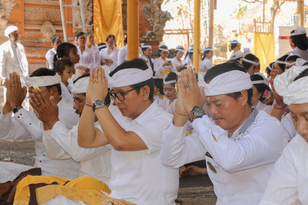 Sekda Adi Arnawa Hadiri Ngenteg Linggih Br. Kedampal Abiansemal